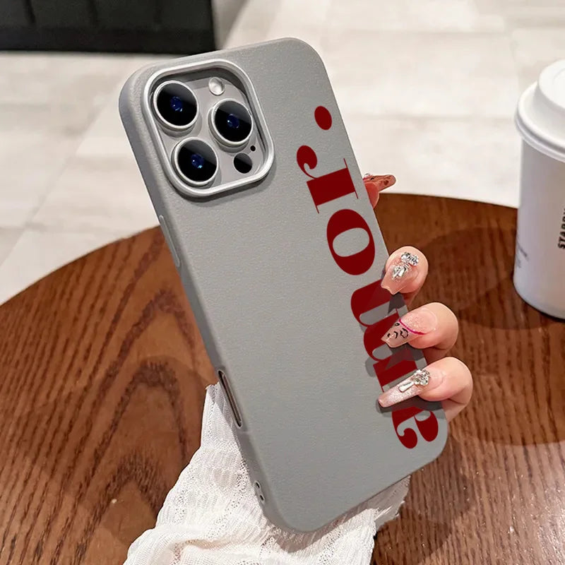 Coque iPhone Minimaliste - "Amor." Bordeaux